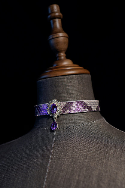 QIYE-Simple purple design snakeskin gem fashion collar