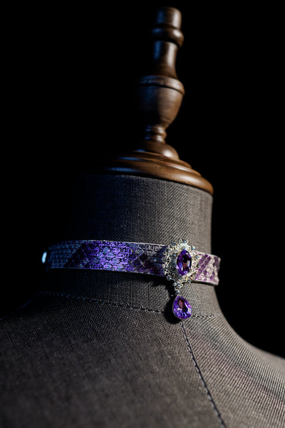 QIYE-Simple purple design snakeskin gem fashion collar